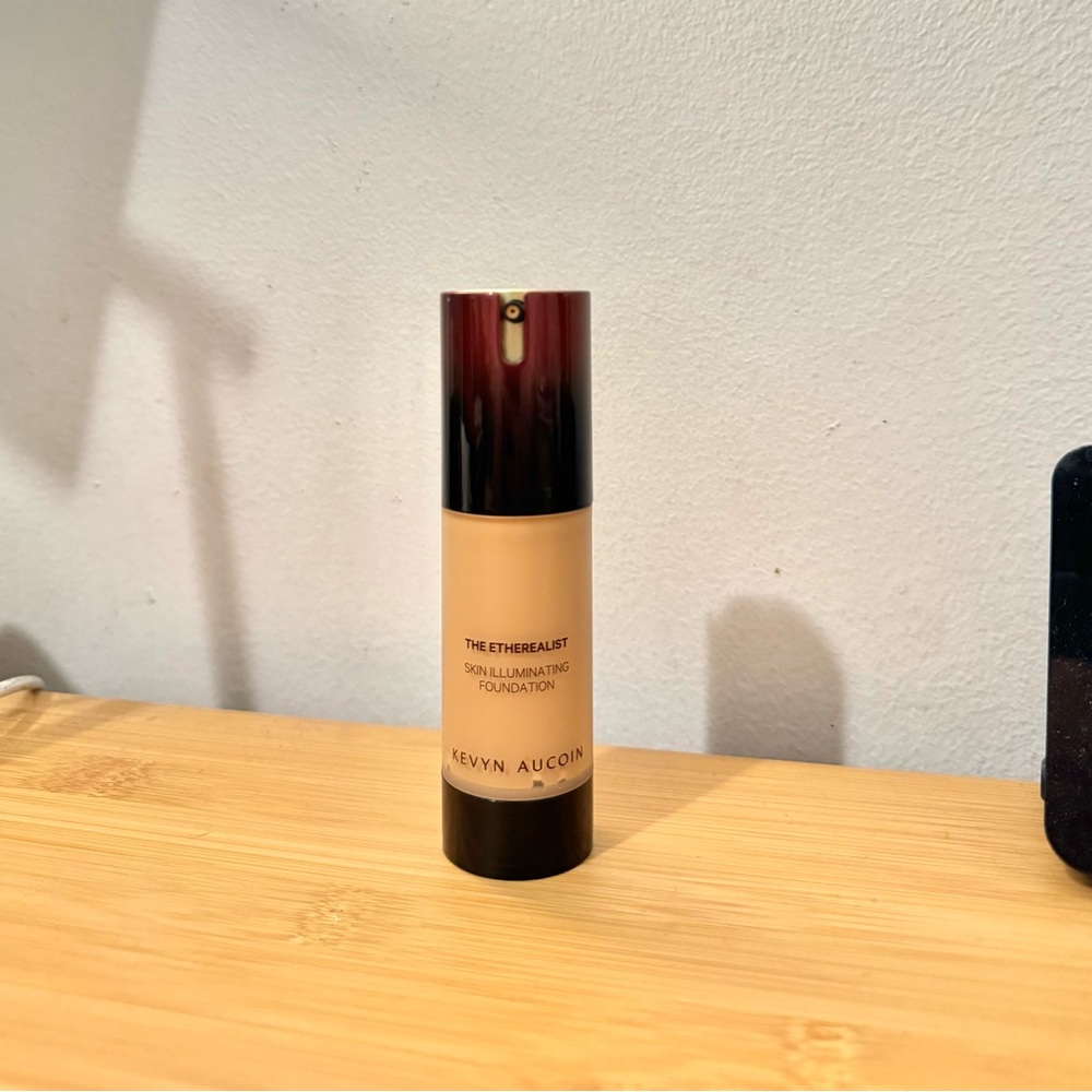 Kevyn Aucoin The Etherealist Skin
Illuminating Foundation - EF 08